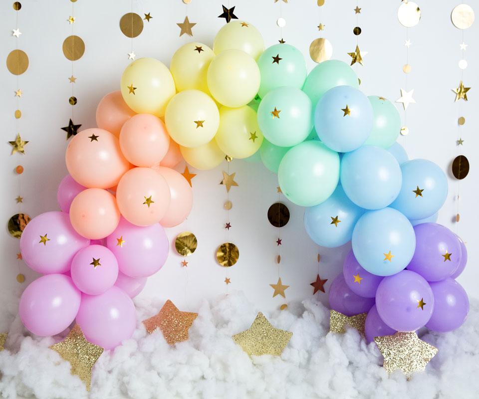 Kate Regenbogen Ballons Girlande Kinder Cake Smash Hintergrundkulisse von Megan Leigh Photography - Kate Backdrop.de