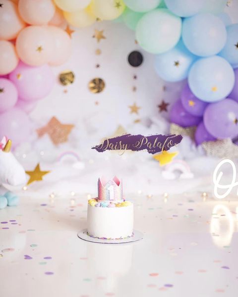 Kate Regenbogen Ballons Girlande Kinder Cake Smash Hintergrundkulisse von Megan Leigh Photography - Kate Backdrop.de