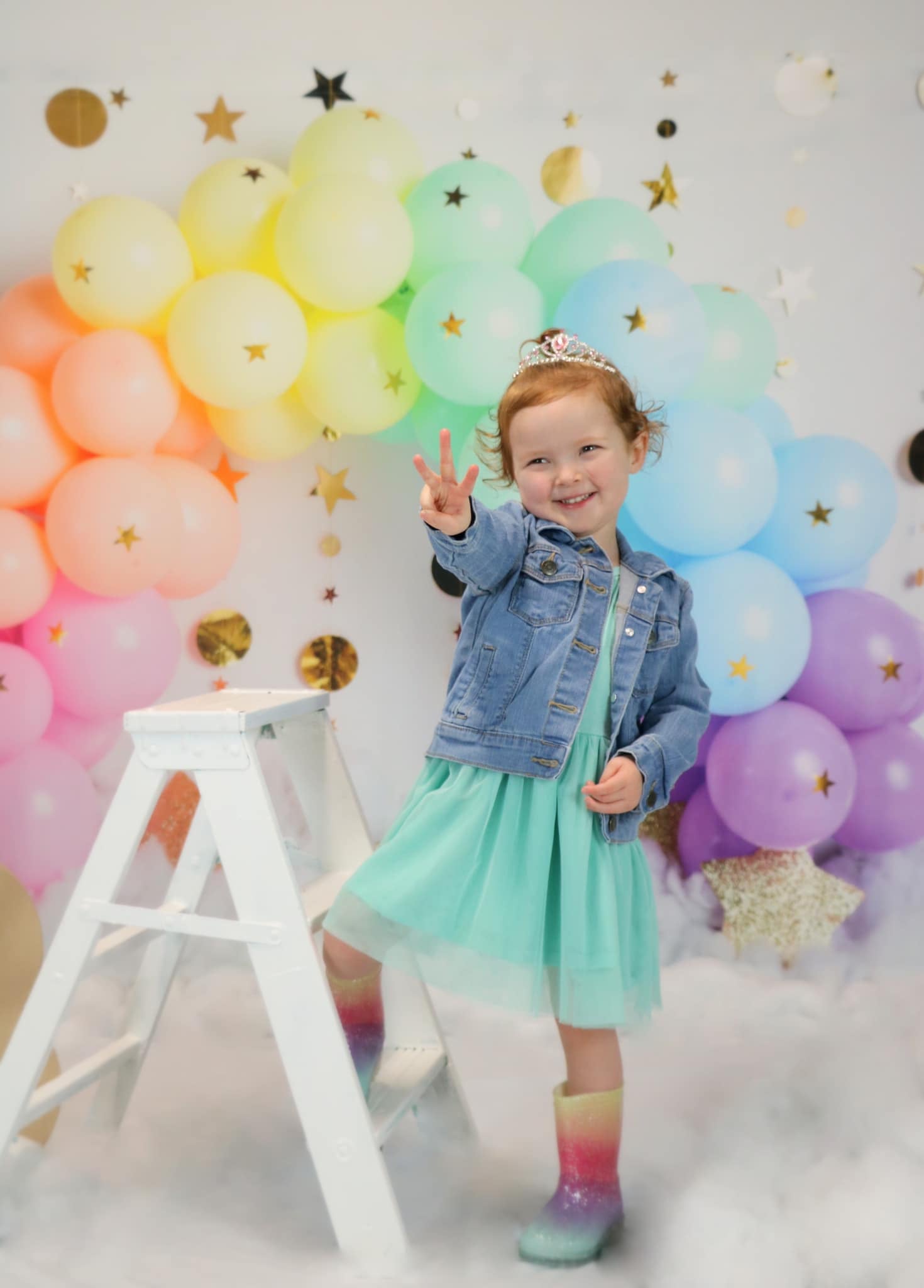 Kate Regenbogen Ballons Girlande Kinder Cake Smash Hintergrundkulisse von Megan Leigh Photography - Kate Backdrop.de