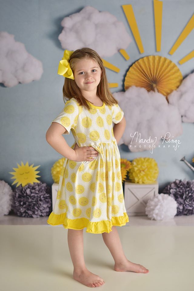 Kate Frühling Sonne Wolken Blumen  gelb Hintergrund Entworfen von Mandy Ringe Photography - Kate Backdrop.de