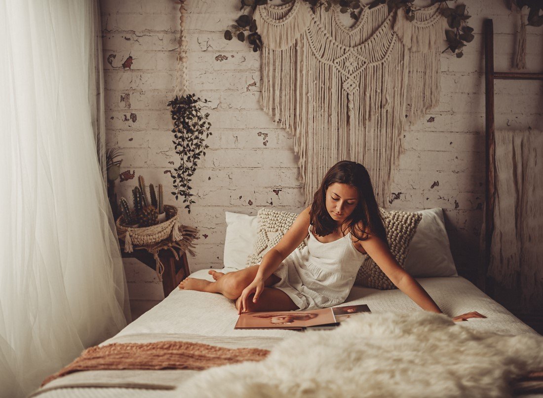Kate Boho Macrame Schlafzimmerwand Hintergrund Entworfen von Mandy Ringe Photography