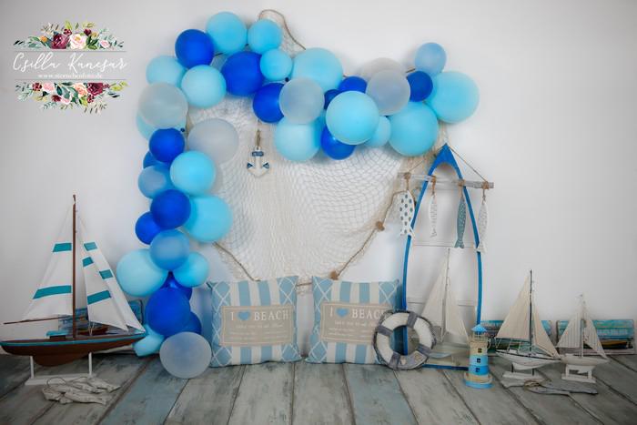Kate Seemann Hintergrund blau Luftballons Segelboot Entworfen von Csilla Kancsar - Kate Backdrop.de