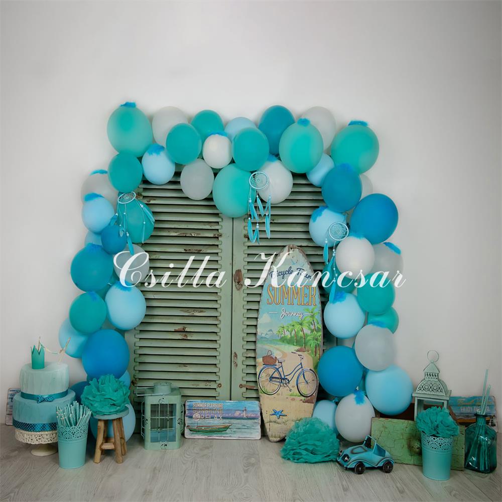 Kate Sommer Geburtstag Hintergrund blaue Luftballons Surfbrett Entworfen von Csilla Kancsar - Kate Backdrop.de
