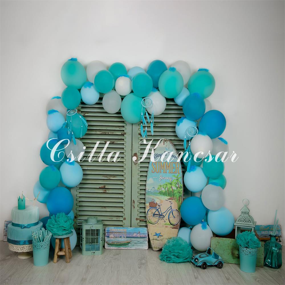 Kate Sommer Geburtstag Hintergrund blaue Luftballons Surfbrett Entworfen von Csilla Kancsar - Kate Backdrop.de