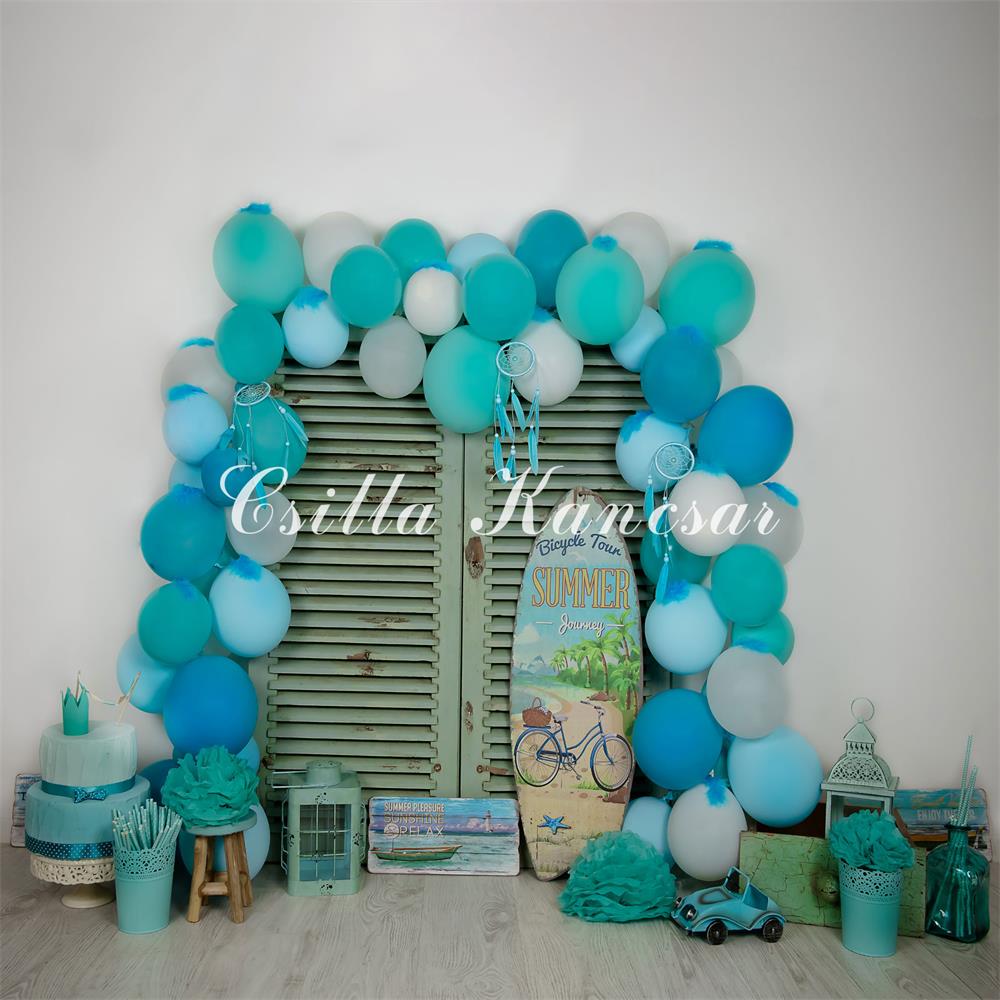 Kate Sommer Geburtstag Hintergrund blaue Luftballons Surfbrett Entworfen von Csilla Kancsar - Kate Backdrop.de