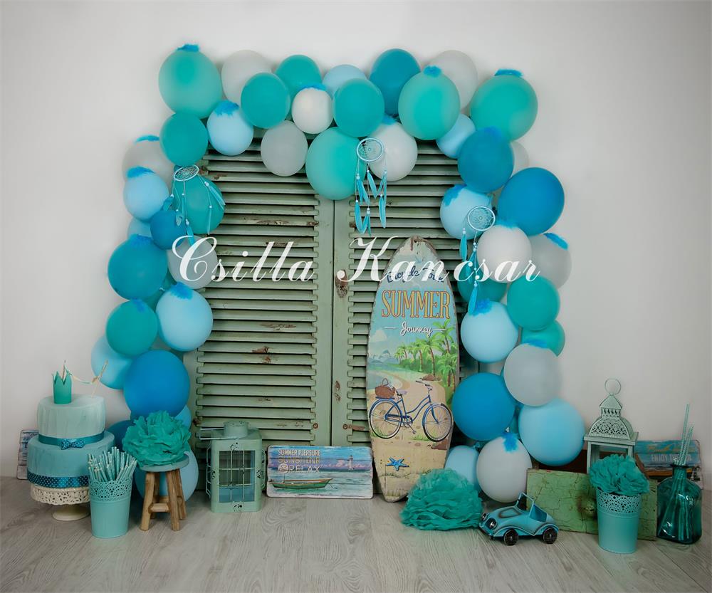 Kate Sommer Geburtstag Hintergrund blaue Luftballons Surfbrett Entworfen von Csilla Kancsar - Kate Backdrop.de