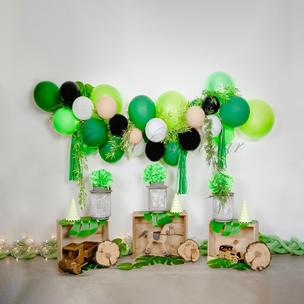 Kate Cake Smash Hintergrund grüne Luftballons Camping Entworfen von Csilla Kancsar - Kate Backdrop.de