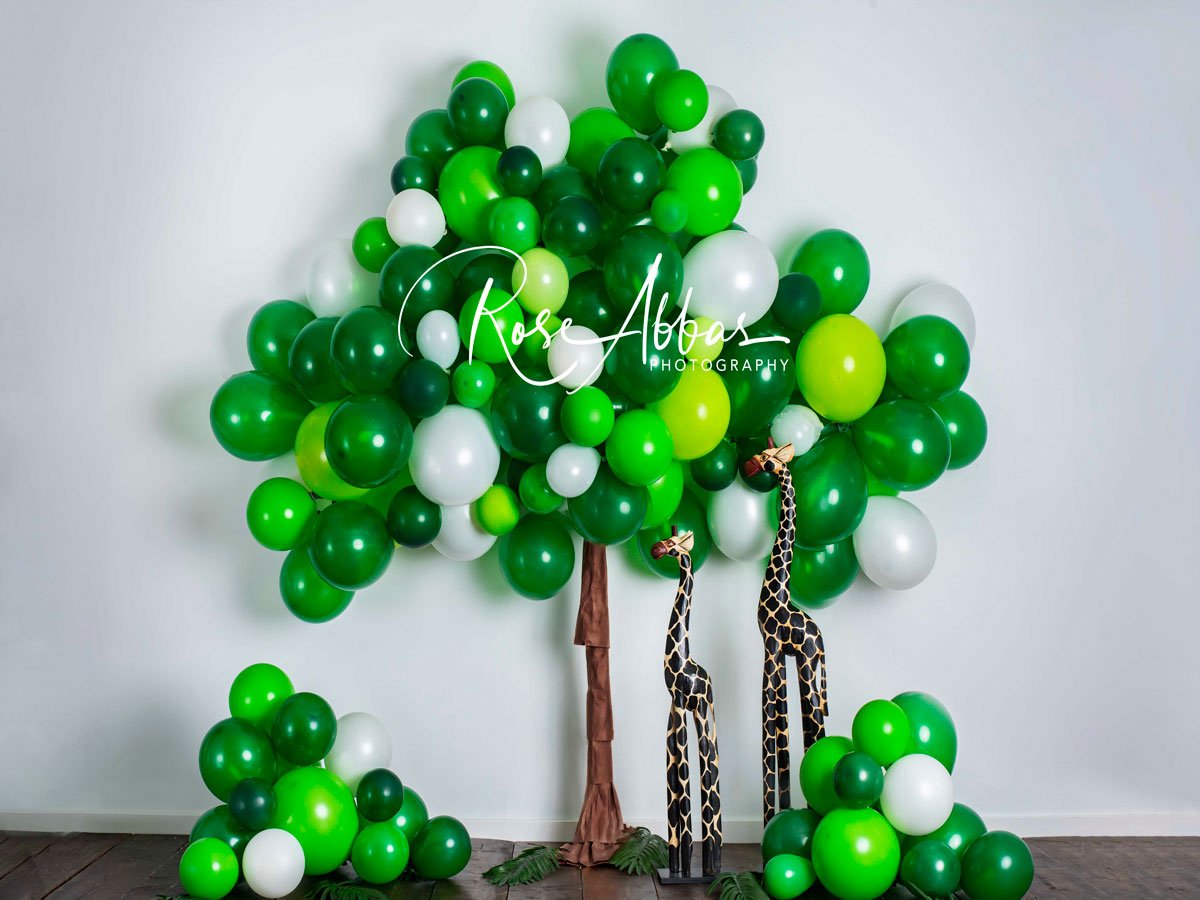 Kate Giraffe grün Luftballons Baum Geburtstag Hintergrund  von Rose Abbas