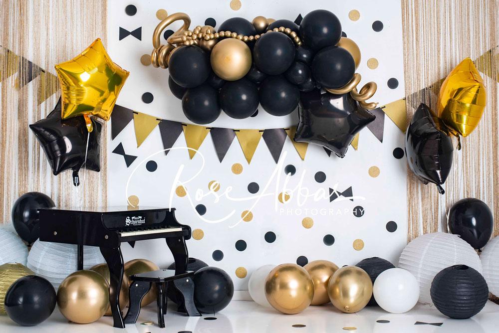 Kate Cake Smash Goldschwarze Luftballons Hintergrund  von Rose Abbas