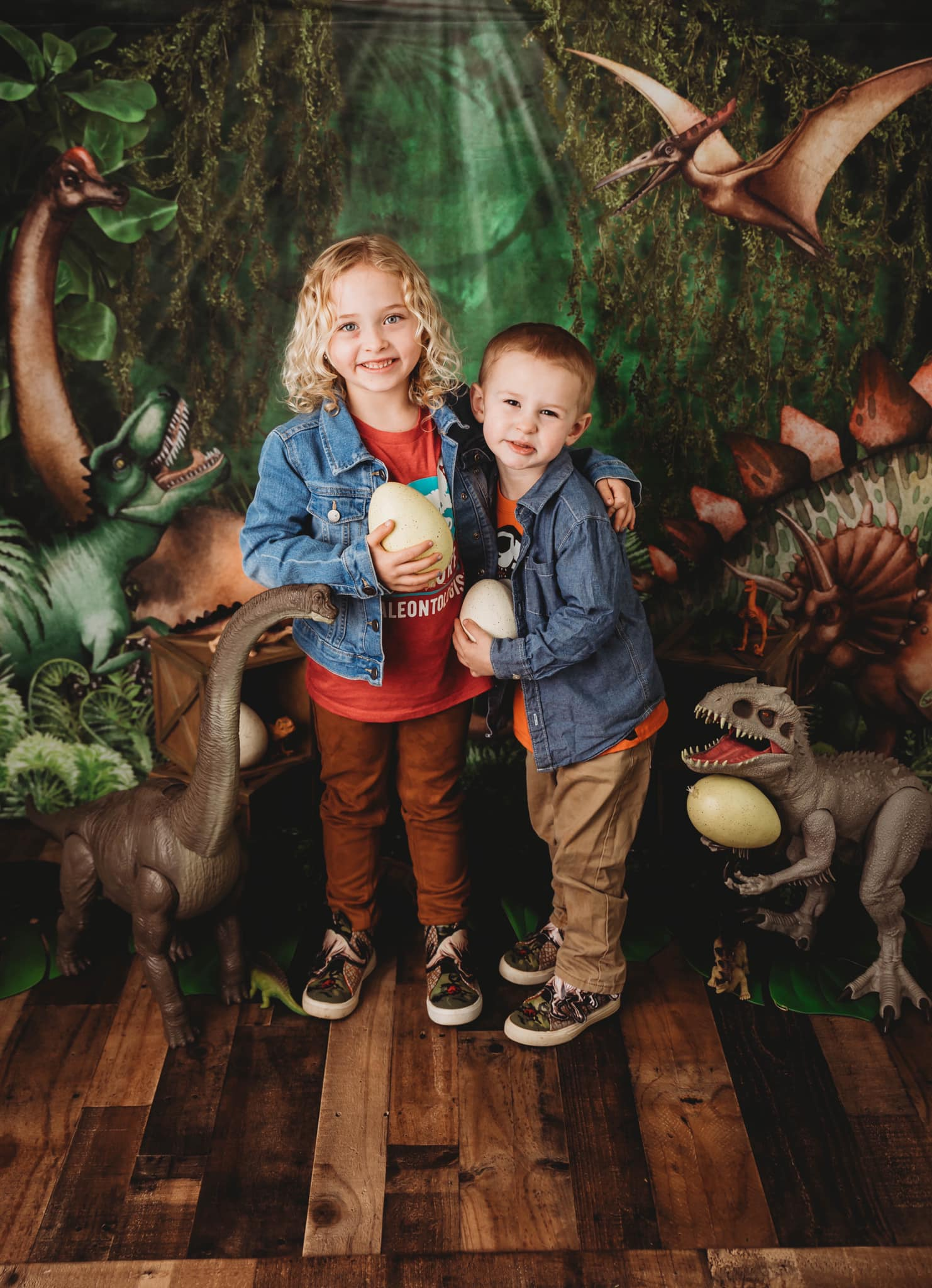 Kate Frühling Dschungel Abenteuer Dinosaurier Hintergrund von Mandy Ringe - Kate Backdrop.de