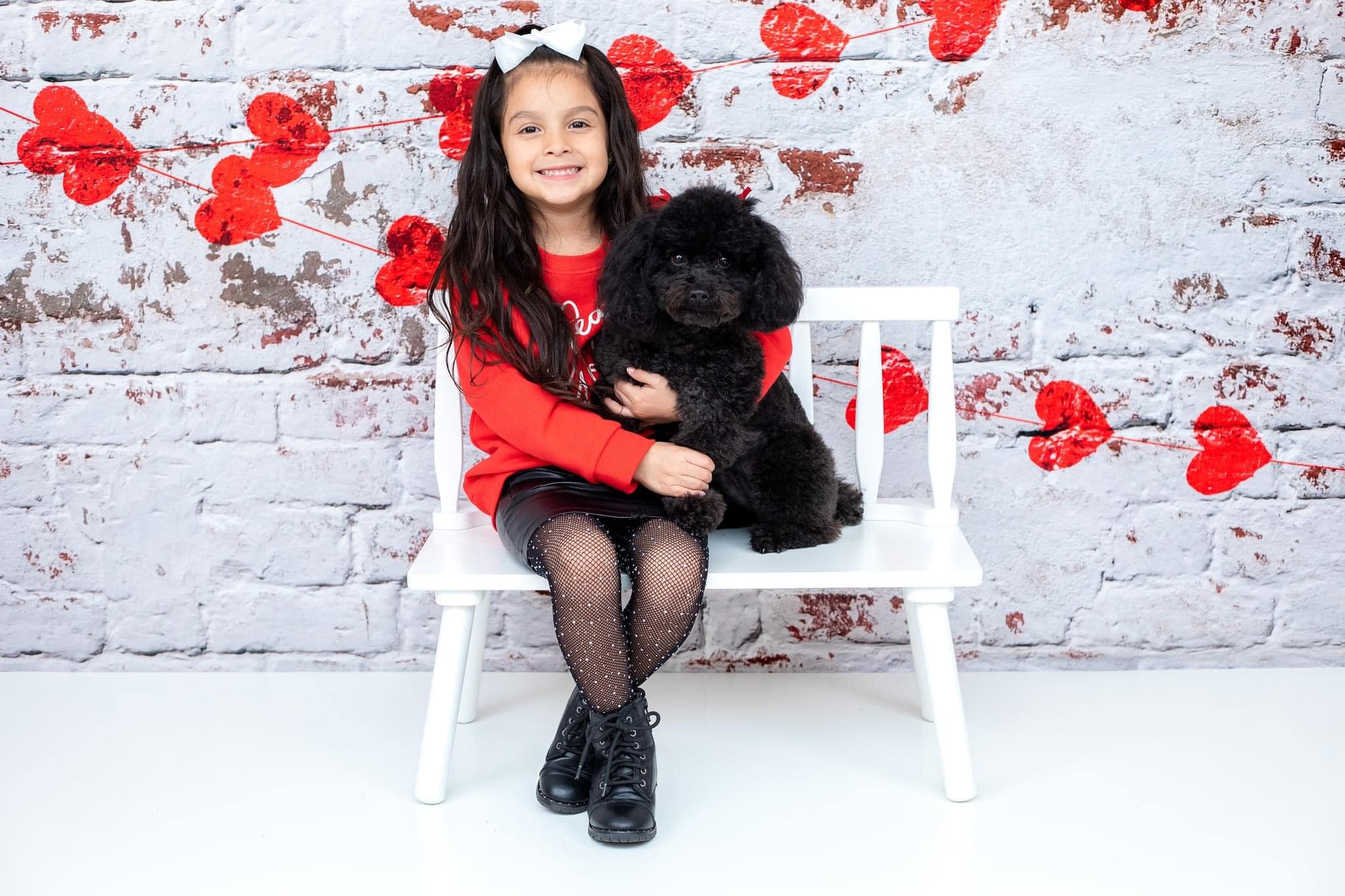 Kate Weiße Backsteinmauer mit roten Herzen Valentinstag-Hintergrund für die Fotografie entworfen von Jerry_Sina - Kate Backdrop.de