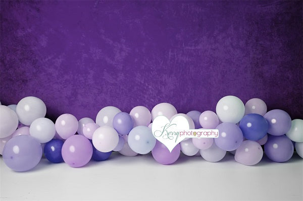 Kate Geburtstagstorte Smash Lila Wand mit Luftballons Kinder Hintergrund Entworfen von Kerry Anderson - Kate Backdrop.de