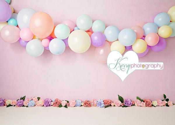 Kate Blumenballone für Kindergeburtstagshintergrund für Fotografie Entworfen von Kerry Anderson