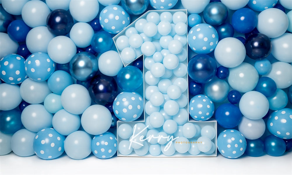 Kate Blaue Luftballons Wandhintergrund erster Geburtstag Cake Smash von Kerry Anderson - Kate Backdrop.de