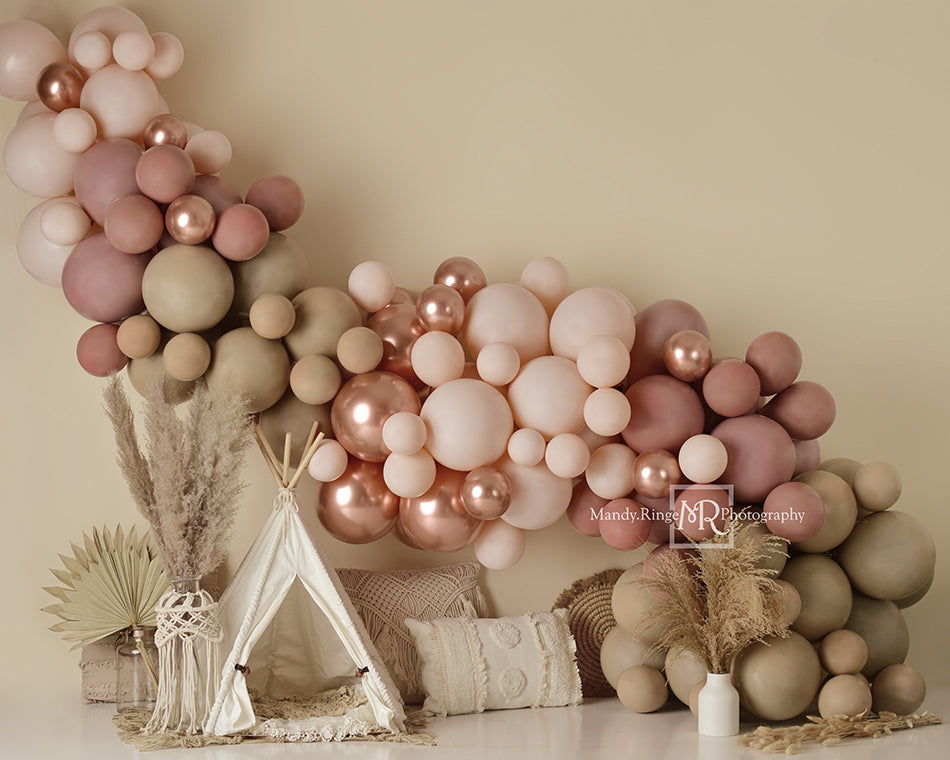 Kate Boho Luftballons Zelt Frühling Mädchen rosa Hintergrund Geburtstag von Mandy Ringe Photography