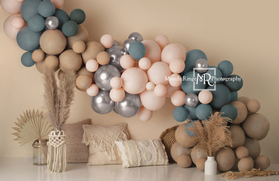 Kate Boho Ballons Hintergrund Makramee Kissen von Mandy Ringe Photography