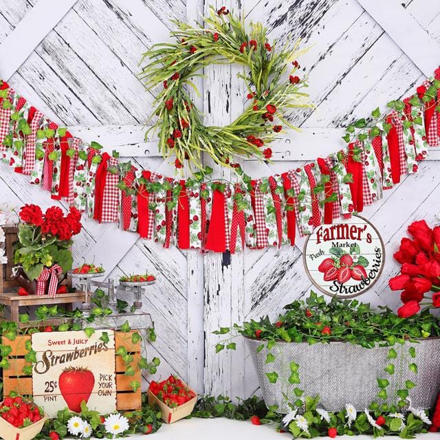 Kate Sommer Erdbeere Weißes Holzbrett mit Bannern Hintergrund - Kate Backdrop.de