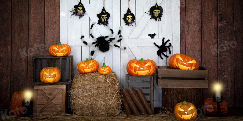 Kate Halloween Kürbis Hintergrund weißes Scheunentor von Emetselch