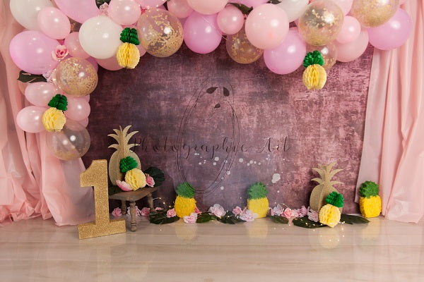 Kuchen zerschlagen Ananas Rosa Luftballons Hintergrund