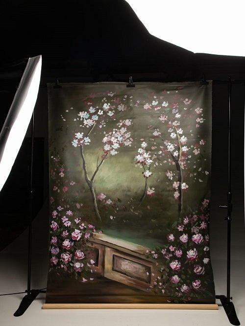 Kate Handgemalte Dunkle Retro Wand Pinke Blumen Hintergrund