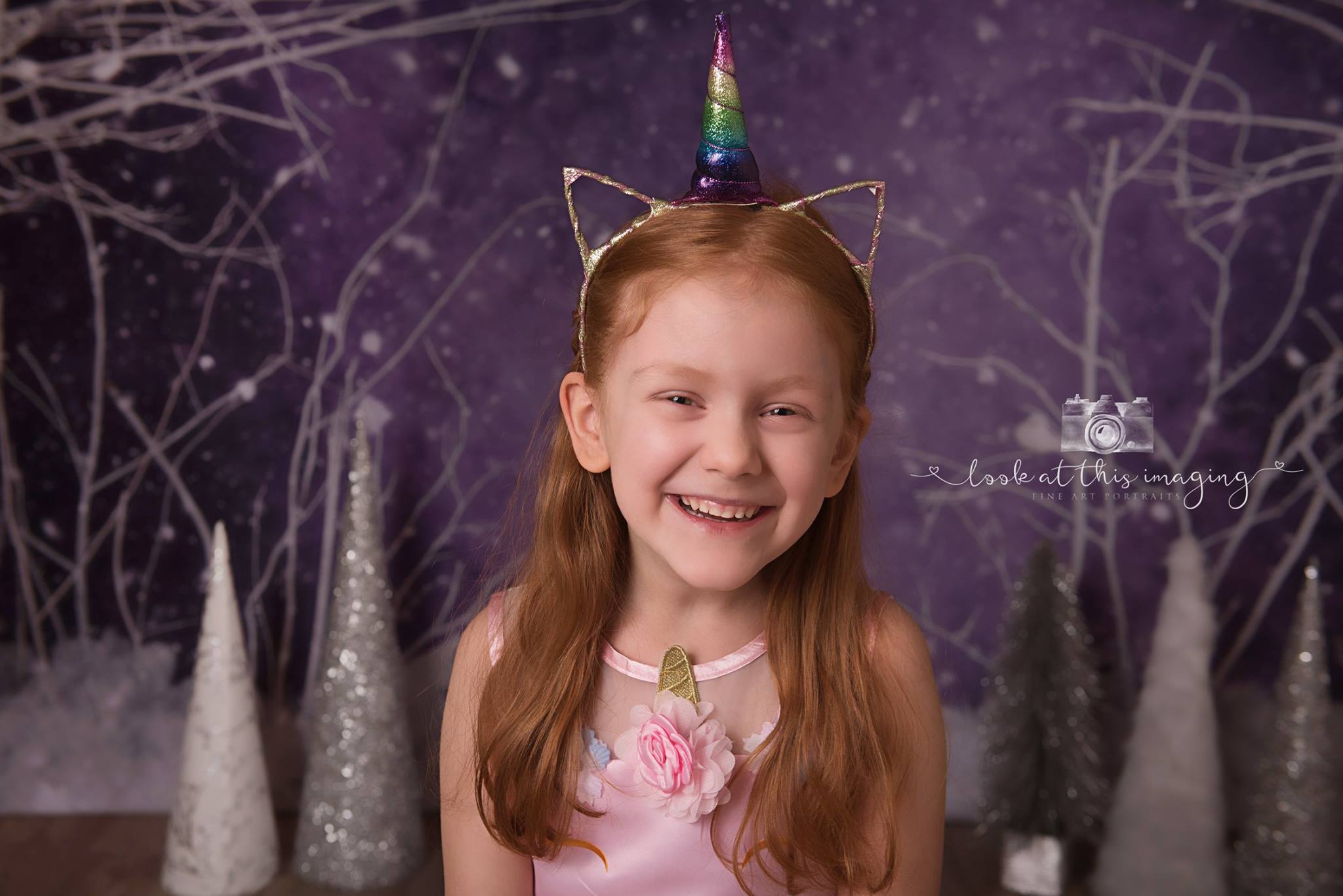 Kate Purple Winter Wonderland Snowy Kulisse von Arica Kirby entworfen - Kate Backdrop.de