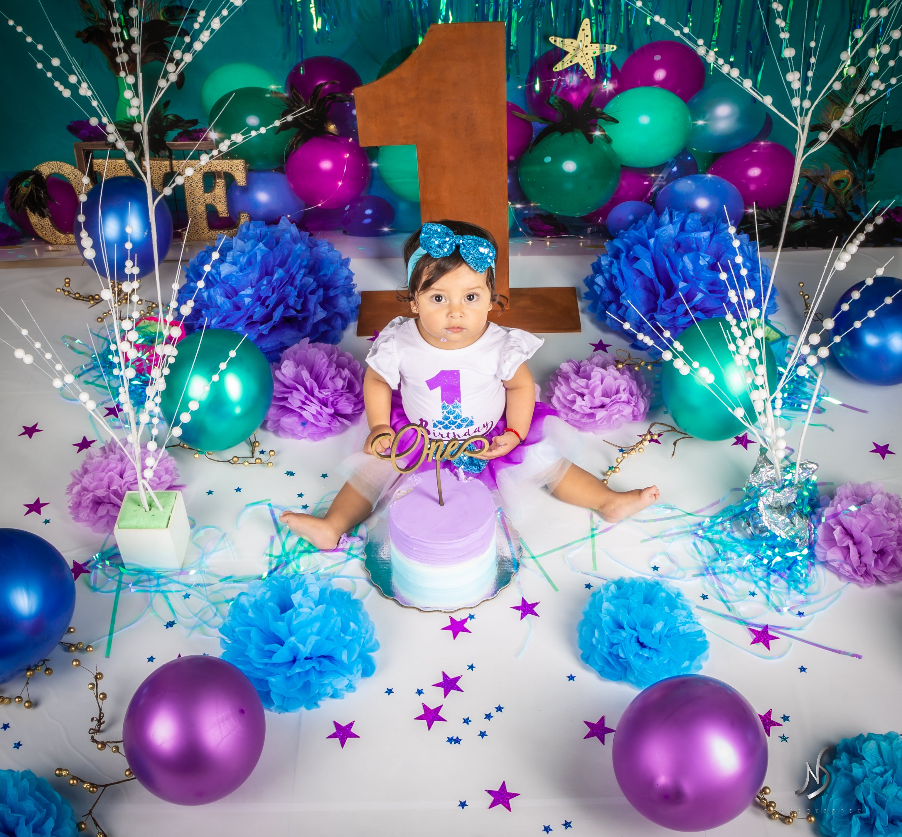 Kate Kieferngrün Pfauenfeder Luftballons mit Neonlichtern Kindergeburtstag Hintergrund für Fotografie Entworfen von Cassie Christiansen - Kate Backdrop.de