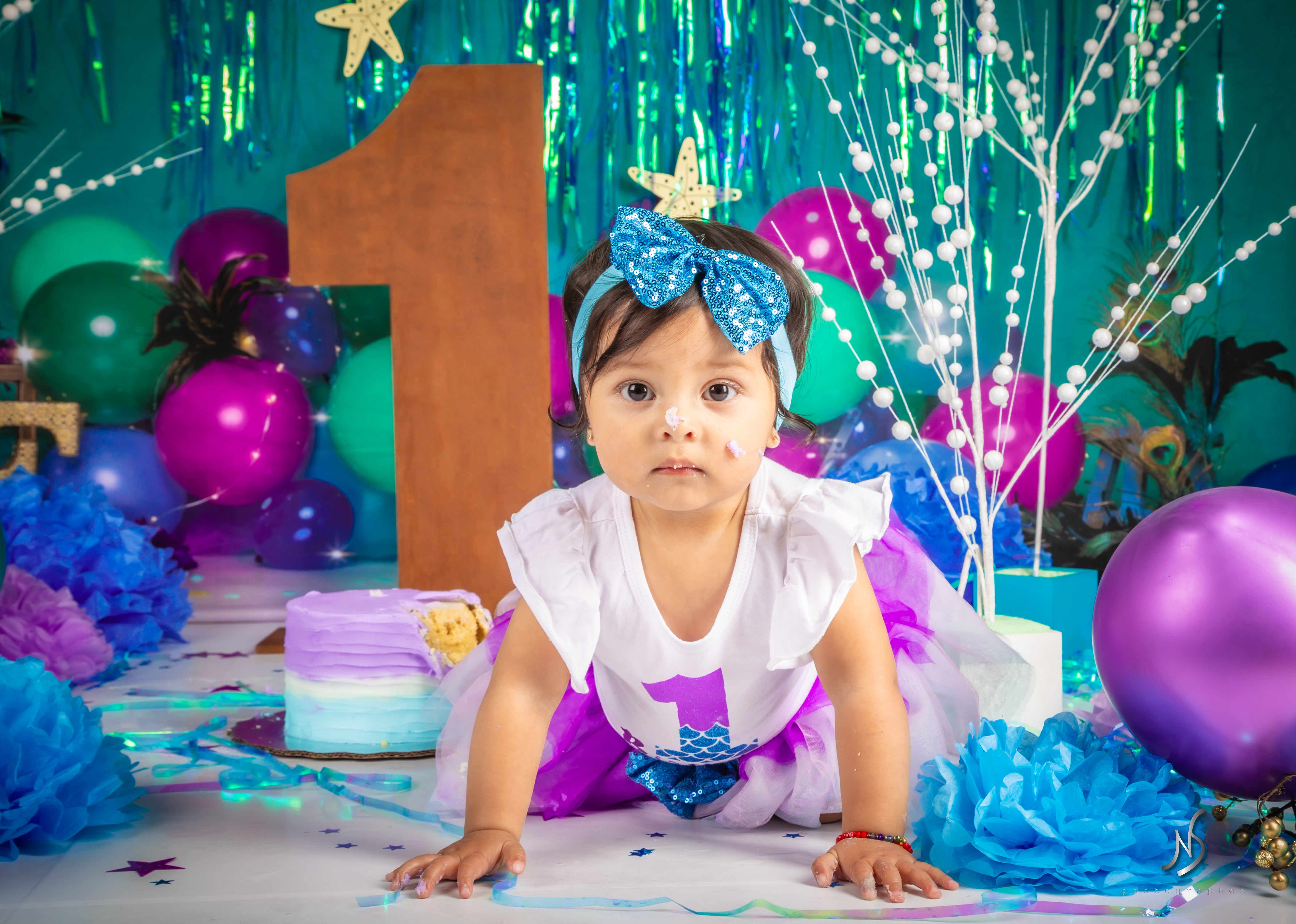 Kate Kieferngrün Pfauenfeder Luftballons mit Neonlichtern Kindergeburtstag Hintergrund für Fotografie Entworfen von Cassie Christiansen - Kate Backdrop.de
