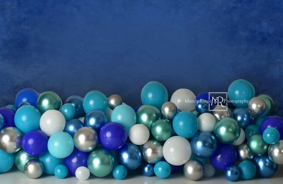 Kate Cake Smash Hintergrund  blau Ballons Geburtstag von Mandy Ringe Photography