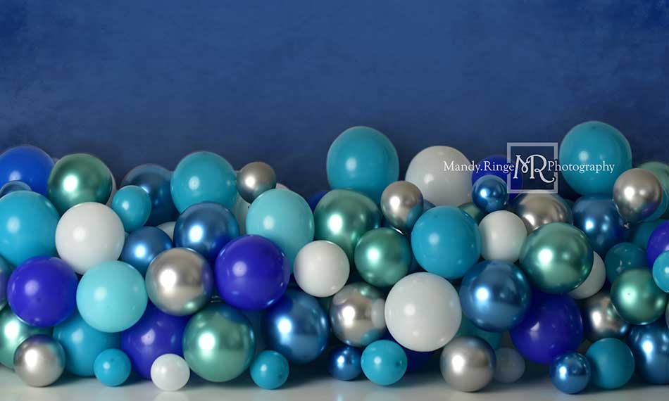 Kate Cake Smash Hintergrund  blau Ballons Geburtstag von Mandy Ringe Photography