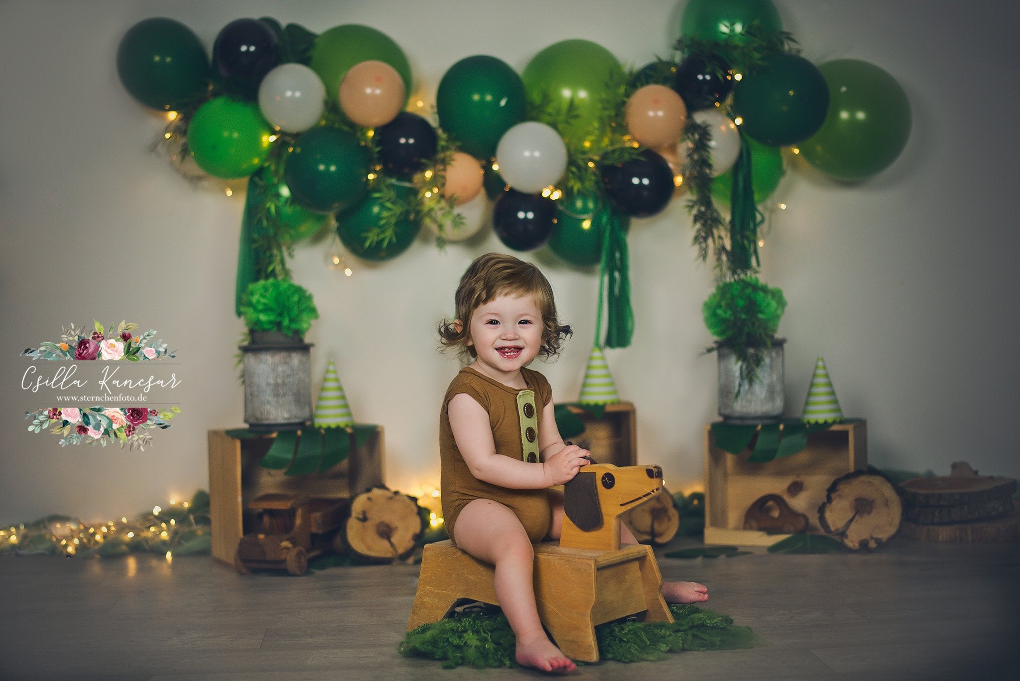 Kate Cake Smash Hintergrund grüne Luftballons Camping Entworfen von Csilla Kancsar